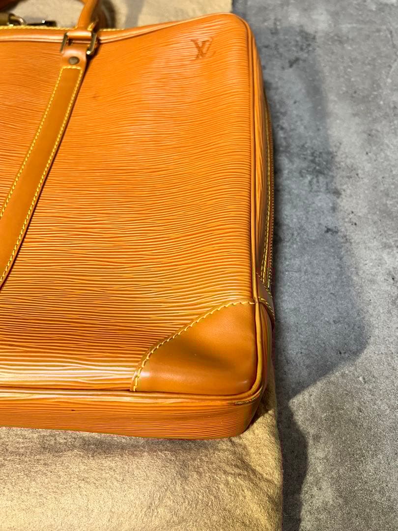 ルイヴィトン　エピ　ポルト ドキュマン・ヴォワヤージュ　ジパングゴールド