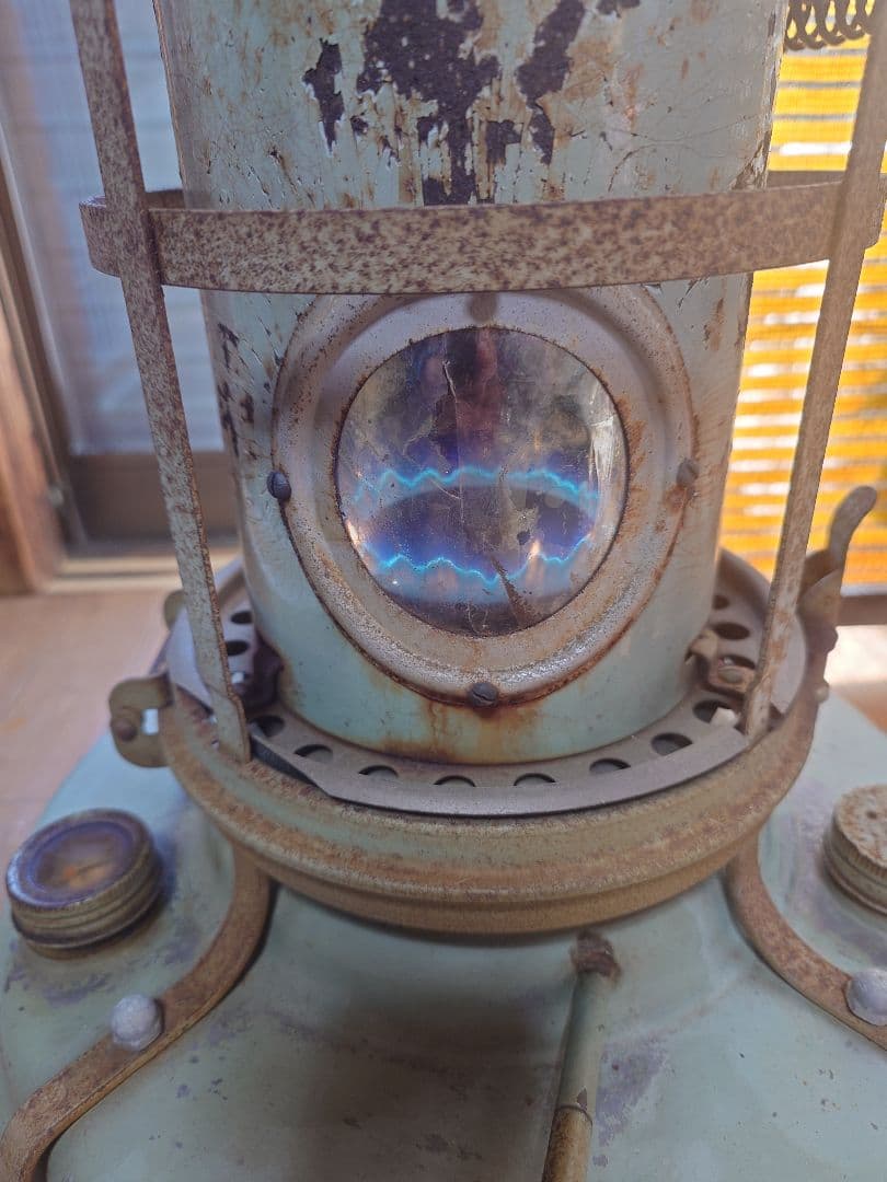まだまだ現役使用中アラジン石油ストーブ。