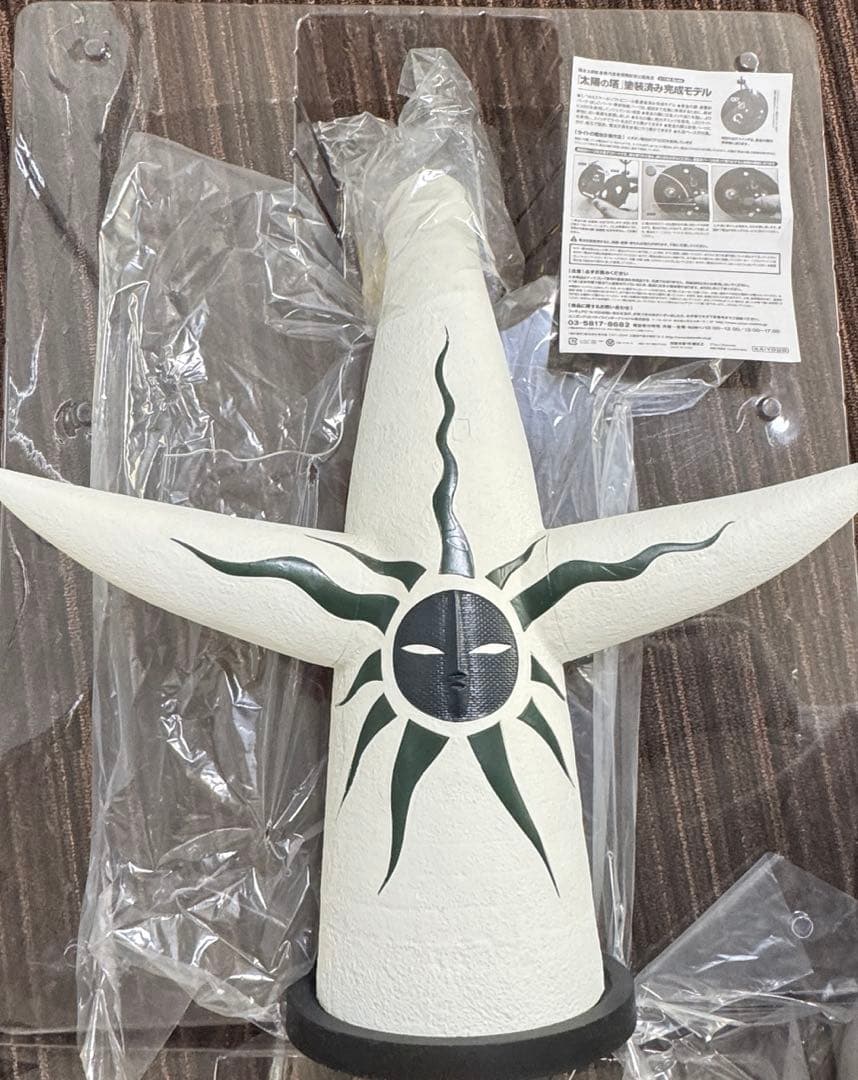 太陽の塔1/144スケール、塗装済完成モデル、岡本太郎、海洋堂フィギュア、箱付き