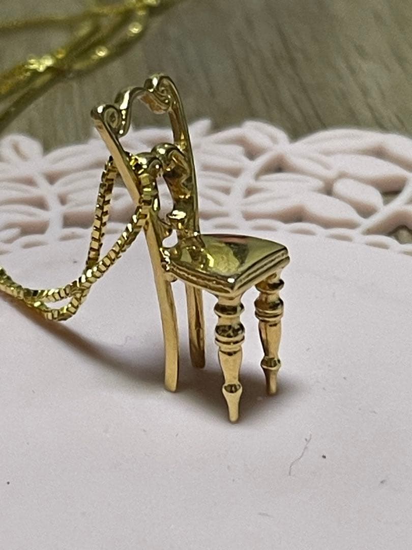 18金(刻印あり)ペンダントトップとベネチアンチェーン 彫刻チェア