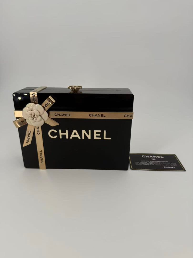 CHANEL ギフトボックス ミノディエール クラッチ