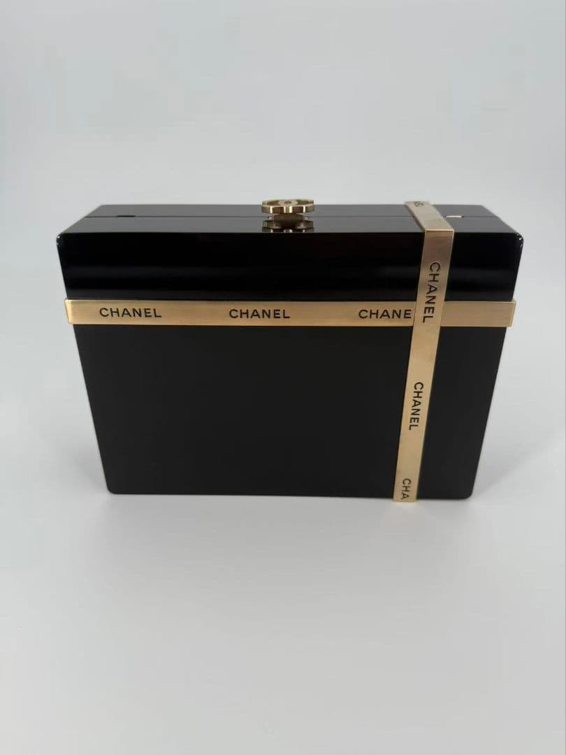 CHANEL ギフトボックス ミノディエール クラッチ