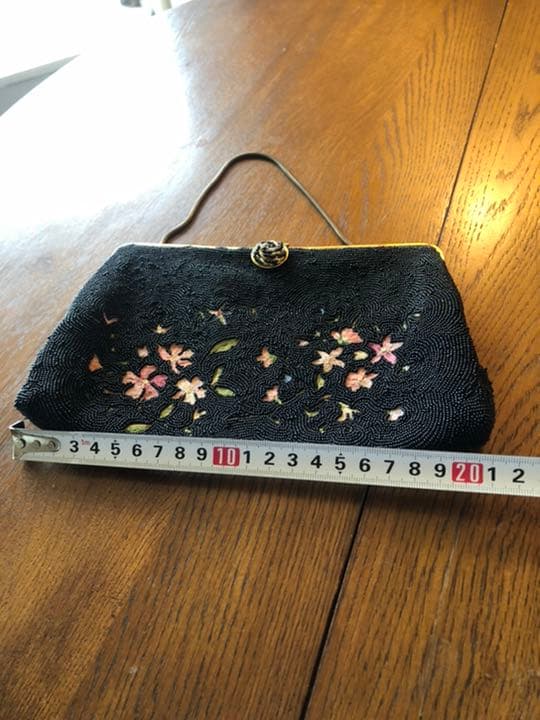 アンティーク　マイクロガラスビーズと刺繍　バッグ