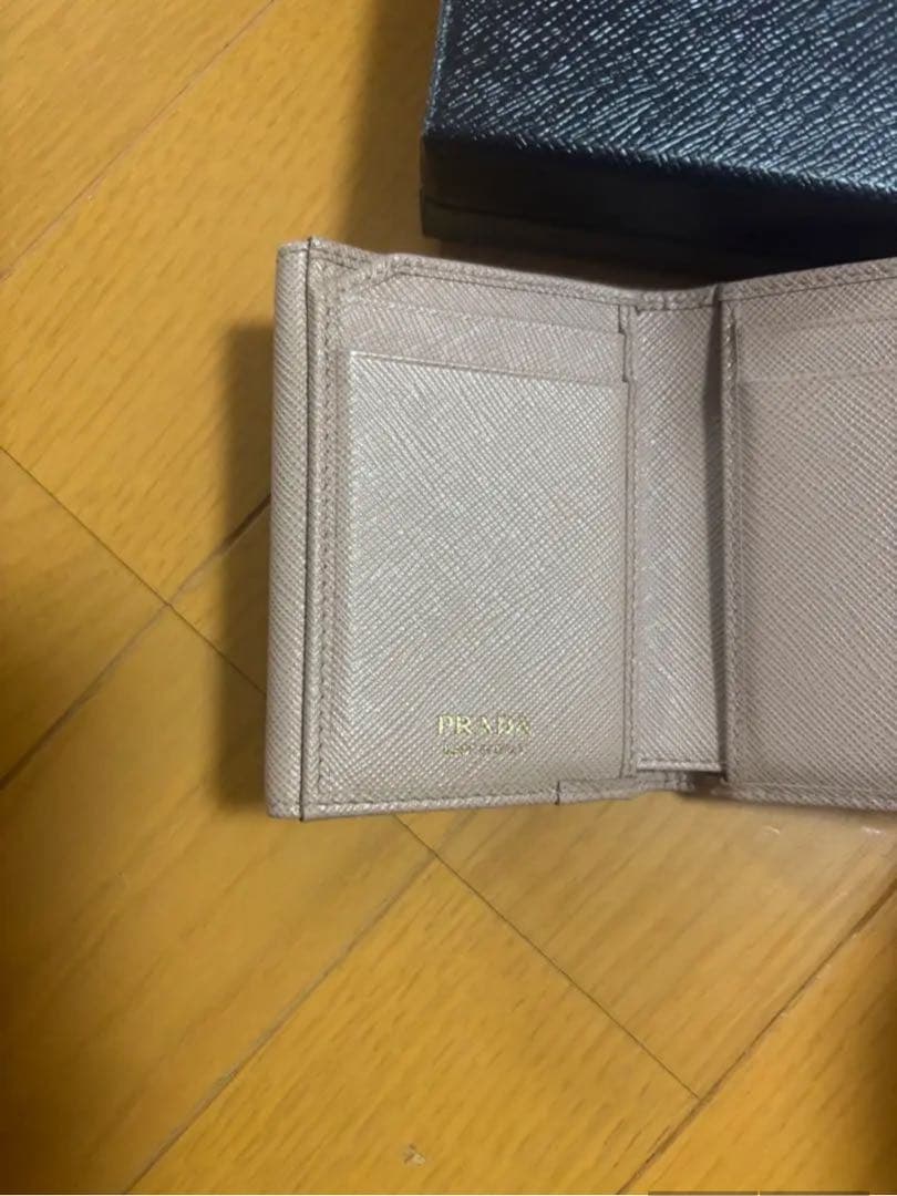 PRADA 三つ折り財布 サフィアーノ✨️ピンクベージュ