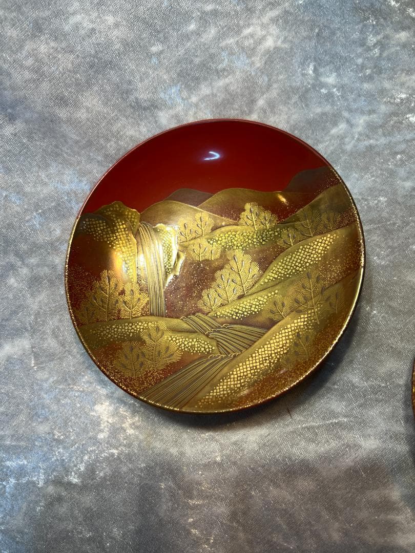 金蒔絵の三宝と三つ組み盃のセット　山水紋　松紋　合わせ箱