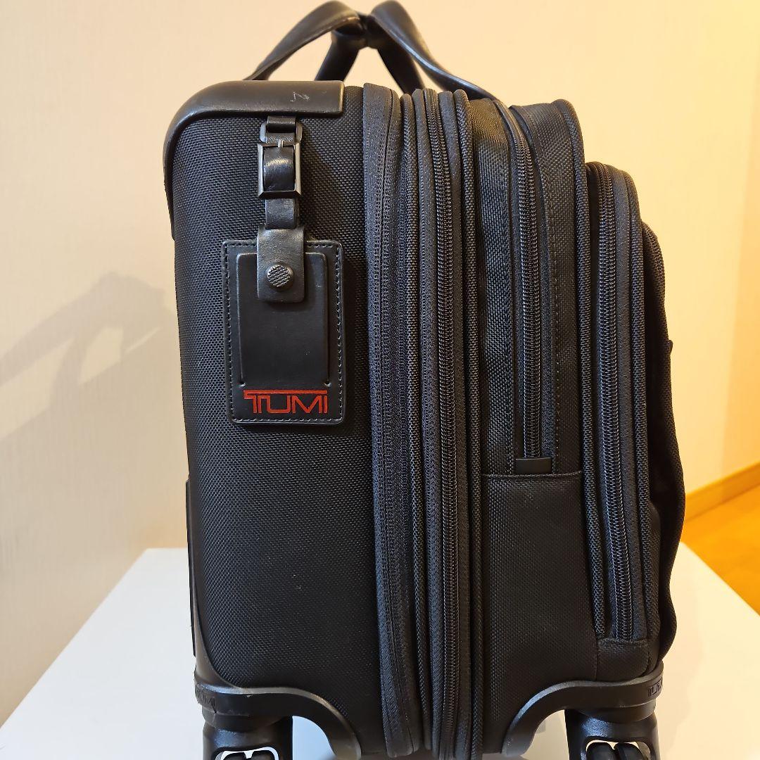 TUMI Alpha2 デラックス4ウィールラップトップケースブリーフ
