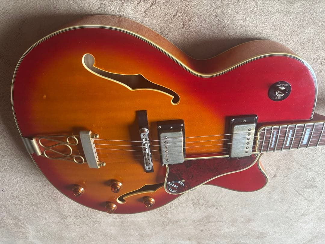 エピフォンJoe Pass モデル フルアコ　チェリーサンバースト