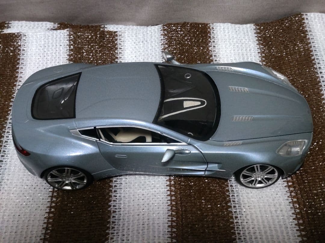 モンドモータース 1/18 アストンマーチン　　　One-77　ミニカー