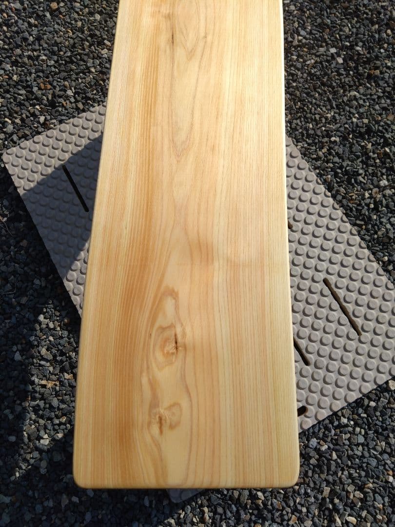 檜のベンチ83　天板は節無しで綺麗　脚は杉の丸太半切❕　リビング、食卓のベンチに