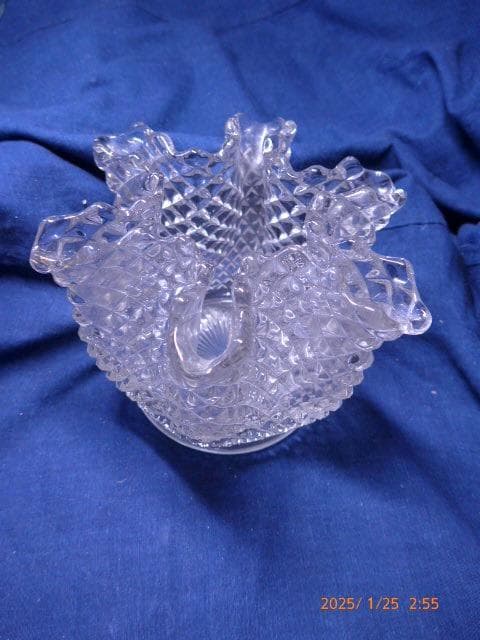 アンティークガラスの花瓶です。60年代のものだと思います