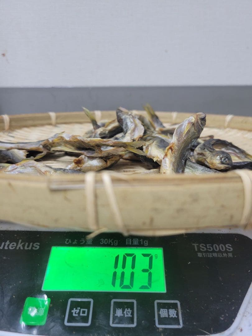 琵琶湖産　天然小鮎干し　開き　小鮎ジャーキー　100g入り　栄養満点です