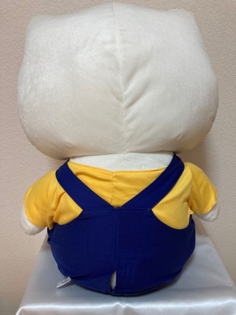 【特大】キティちゃん　ぬいぐるみ