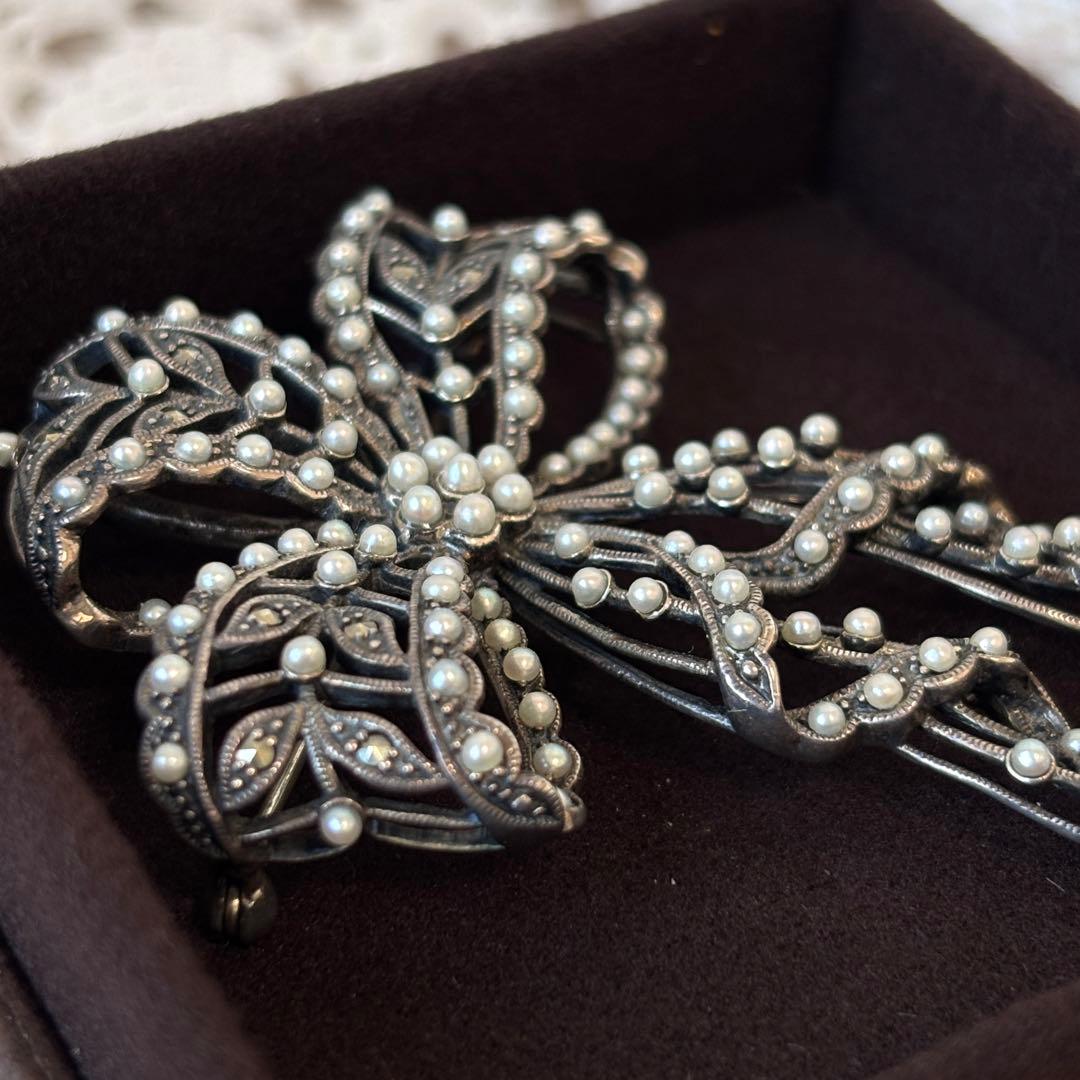 【アンティークリボン】ベビーパール・マルカジットミル打ちブローチ【SV925】