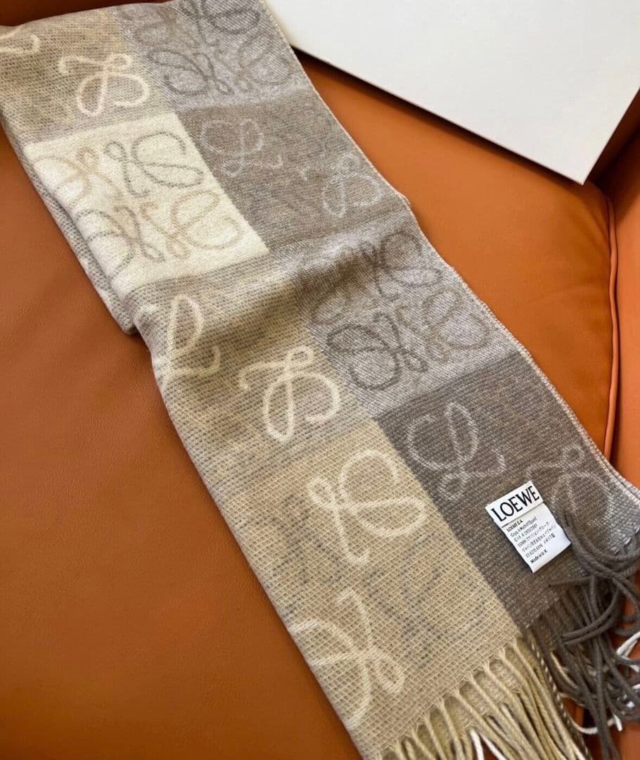 リロ！様LOEWE アナグラム ストール マフラー ベージュ系 フリンジ付き 箱