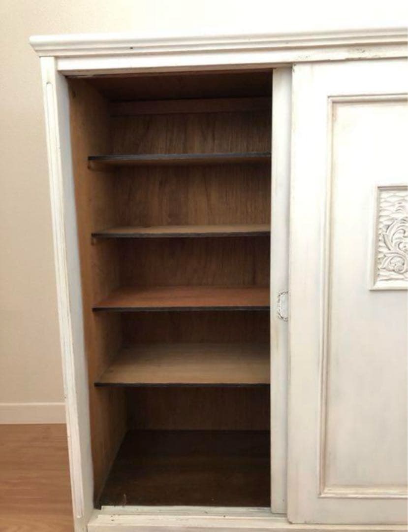 部屋置きにしたら結構いい　ブロカント　キャビネット