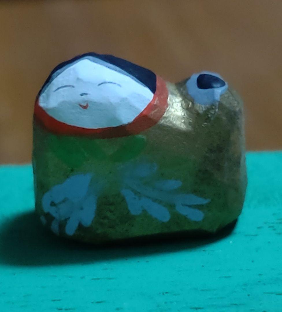 一刀彫お伽犬　お雛様の両脇のお供　安産　子供の成長のお守り　極小お伽犬　台付