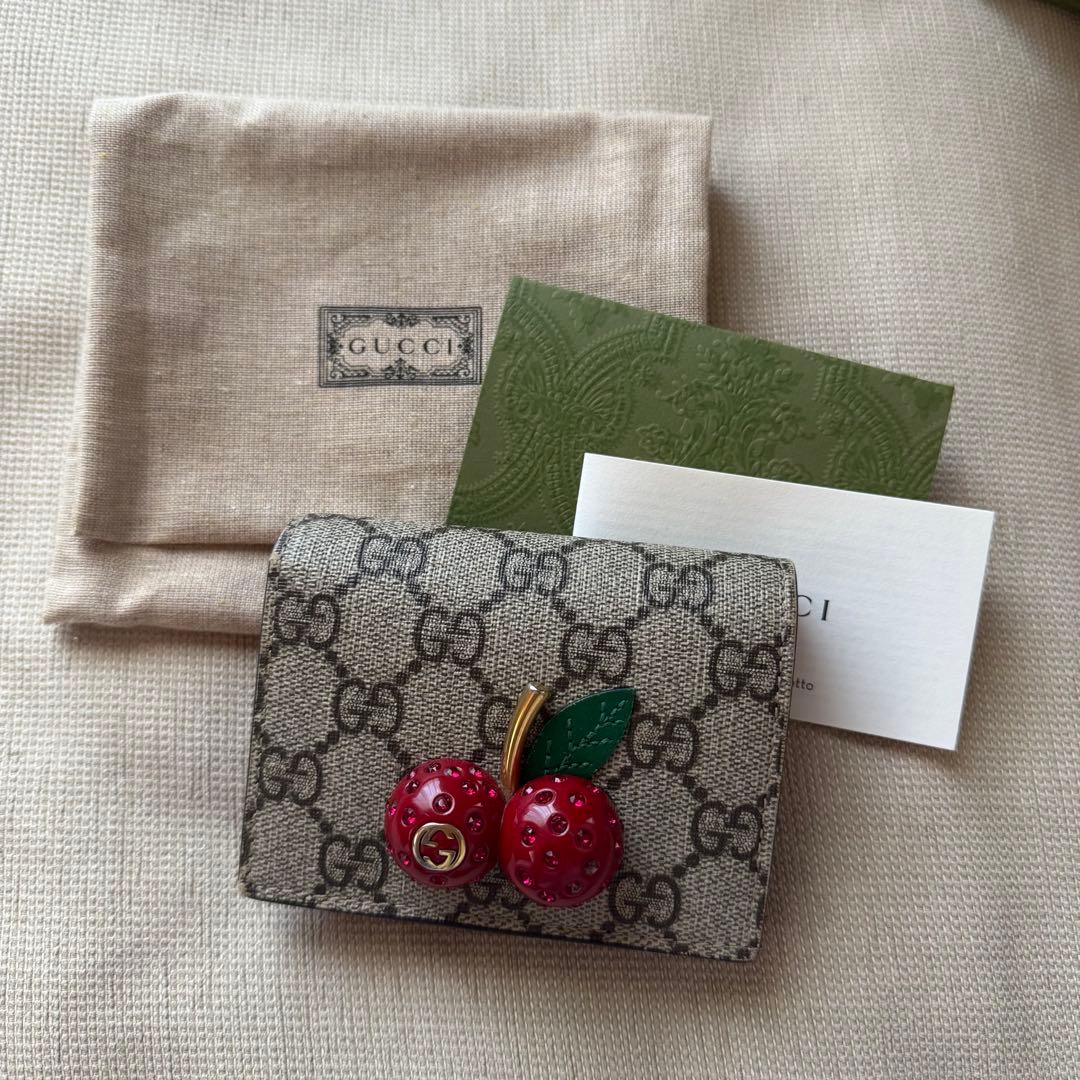 GUCCI 二つ折り財布 チェリー装飾
