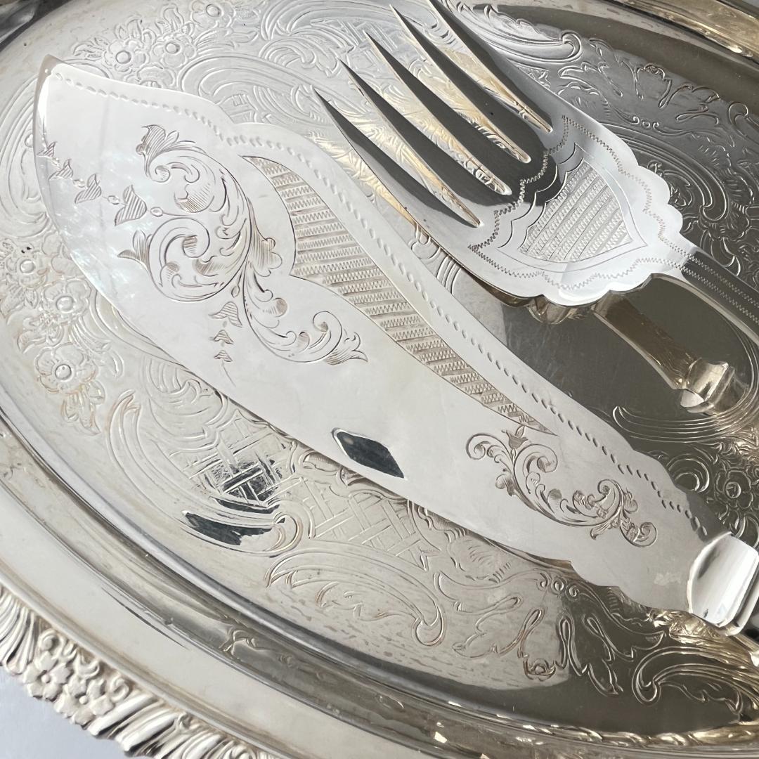 【英国】 ビクトリアンのサーバー ペア【シルバープレート】 専用ケース