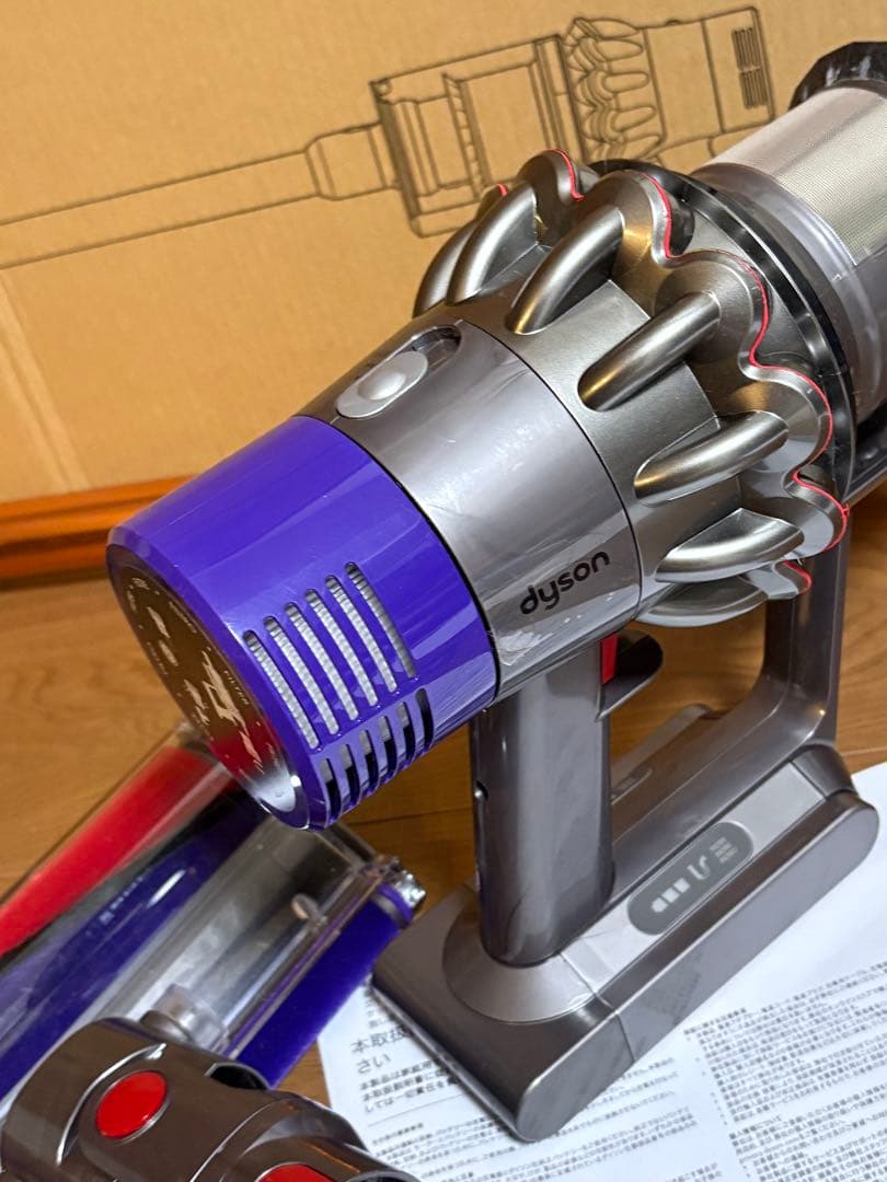 Dyson ダイソン V10 Fluffy SV12 掃除機　家電