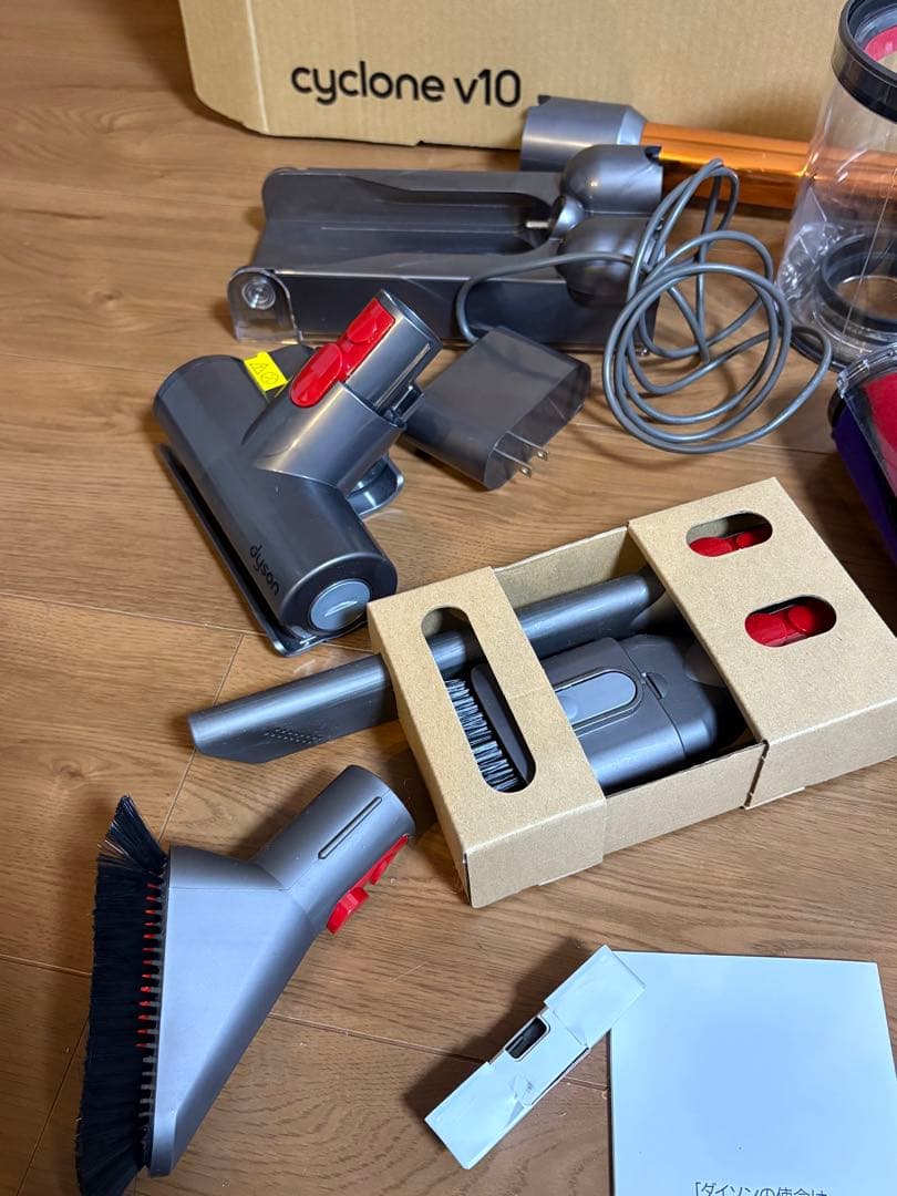 Dyson ダイソン V10 Fluffy SV12 掃除機　家電