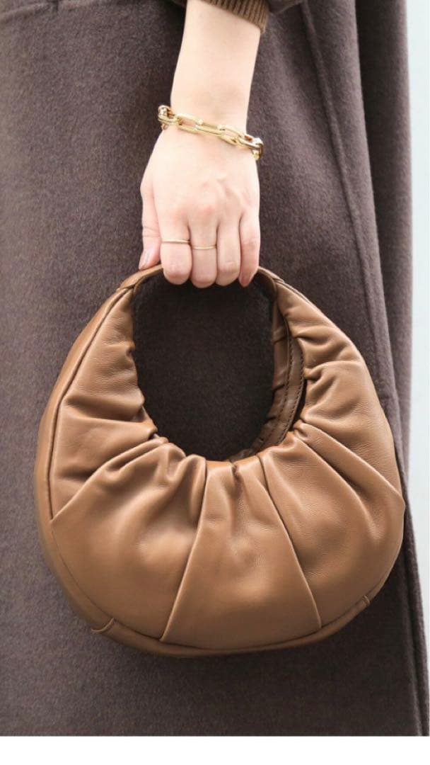 な*ん様 ドゥーズィエムクラス　ムーンバッグ　スタウド