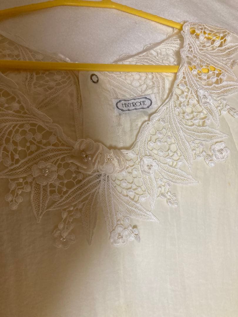 サエラ鈴蘭エプロン大きいサイズこれから寒い季節に沢山着込めます。クリーム色