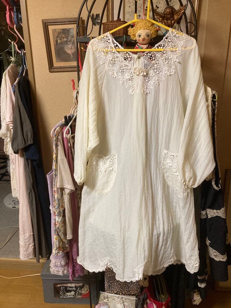 サエラ鈴蘭エプロン大きいサイズこれから寒い季節に沢山着込めます。クリーム色