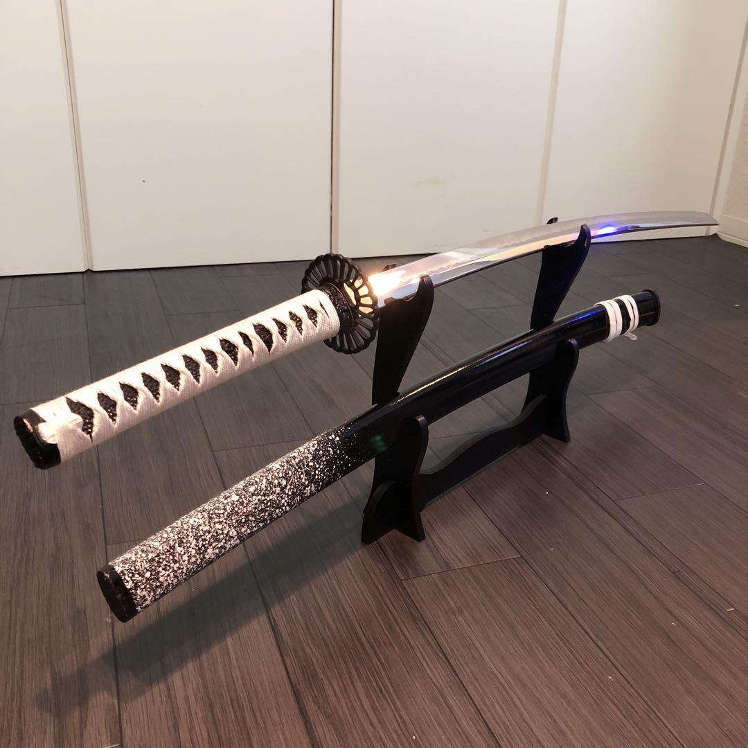 高級模造刀　高級居合刀　菊一文字拵え　黒鞘白飛沫　優勢刃紋刀身　白拵え