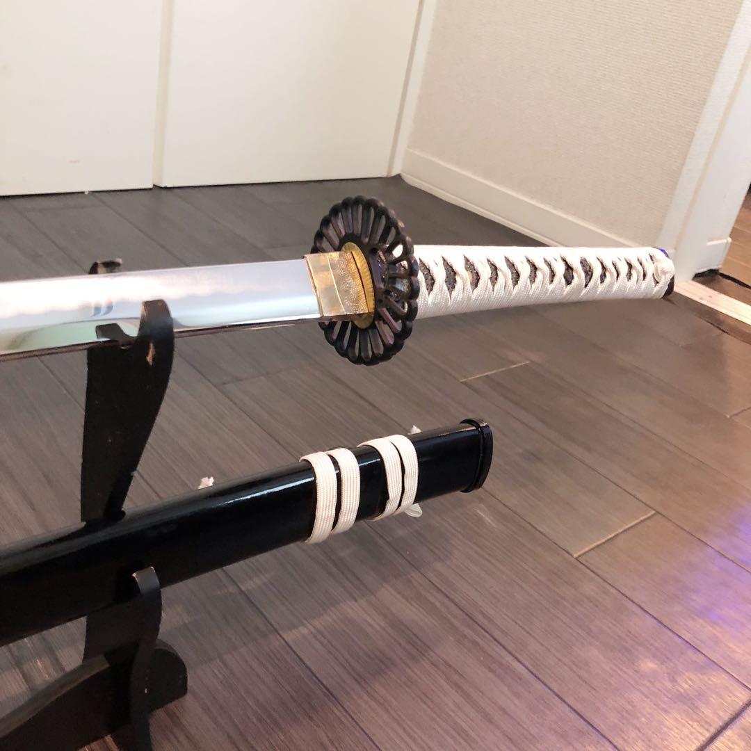 高級模造刀　高級居合刀　菊一文字拵え　黒鞘白飛沫　優勢刃紋刀身　白拵え