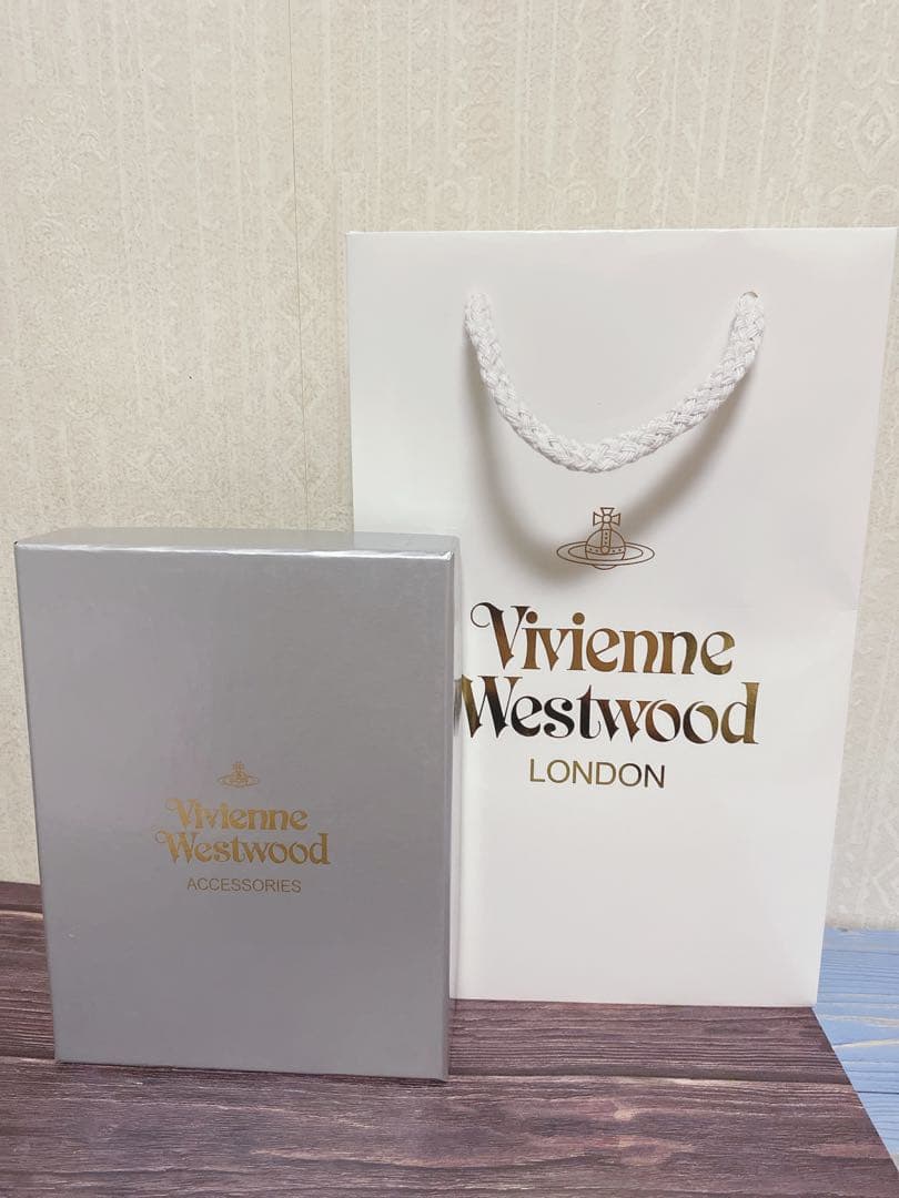 〔新品未使用〕ヴィヴィアンウエストウッド　折り財布