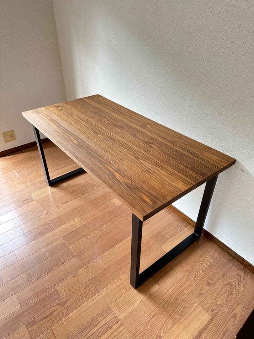 無垢材ダイニングテーブル（140cm x 70cm）