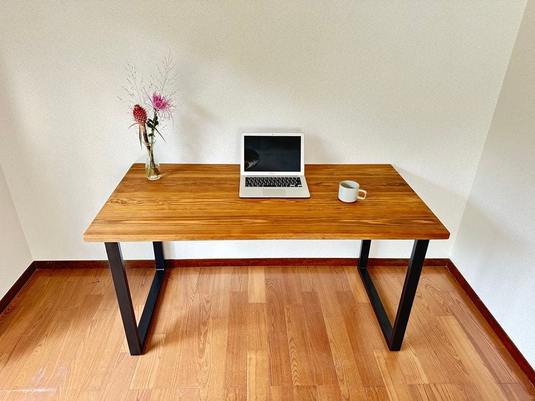 無垢材ダイニングテーブル（140cm x 70cm）