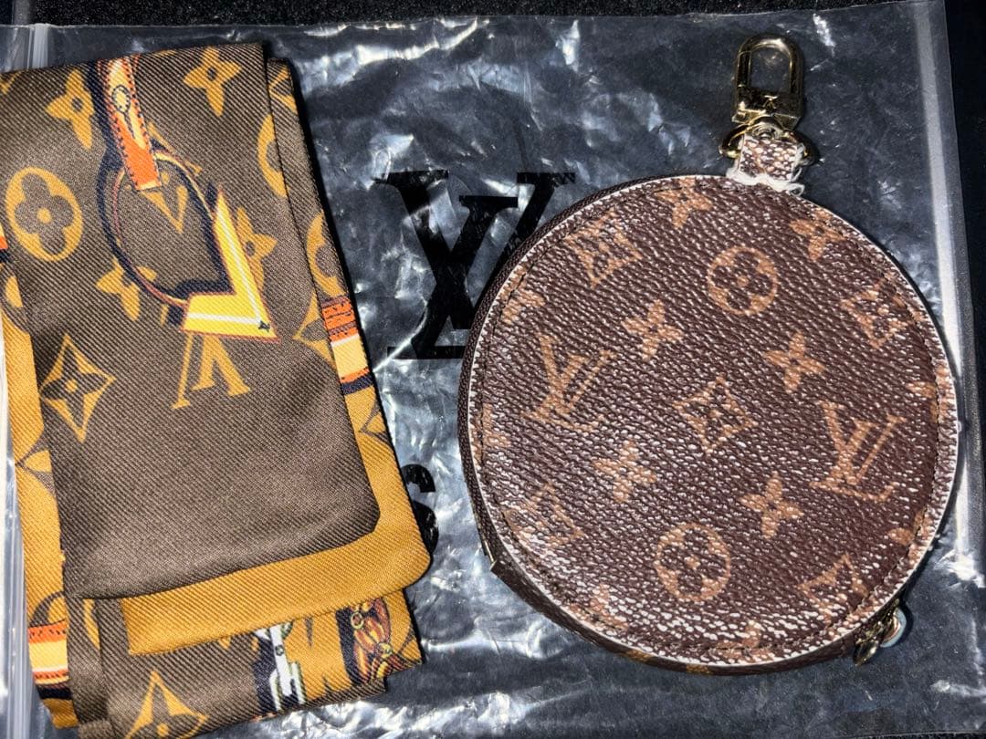 LOUIS VUITTON ケース　小銭入れ　財布