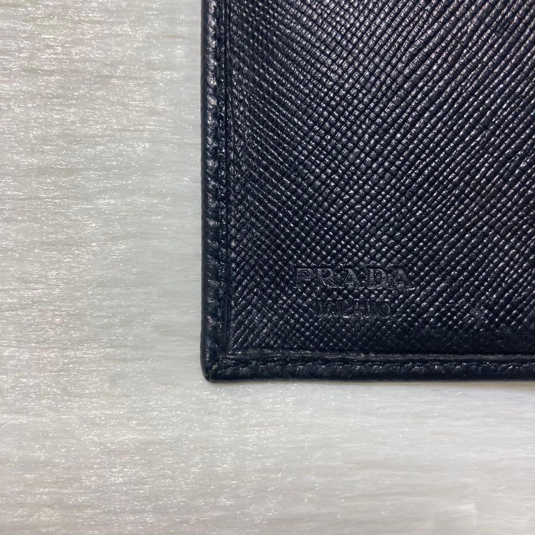 早い者勝ち　PRADA プラダ　サフィアーノレザー　三角ロゴ　黒　人気　定番