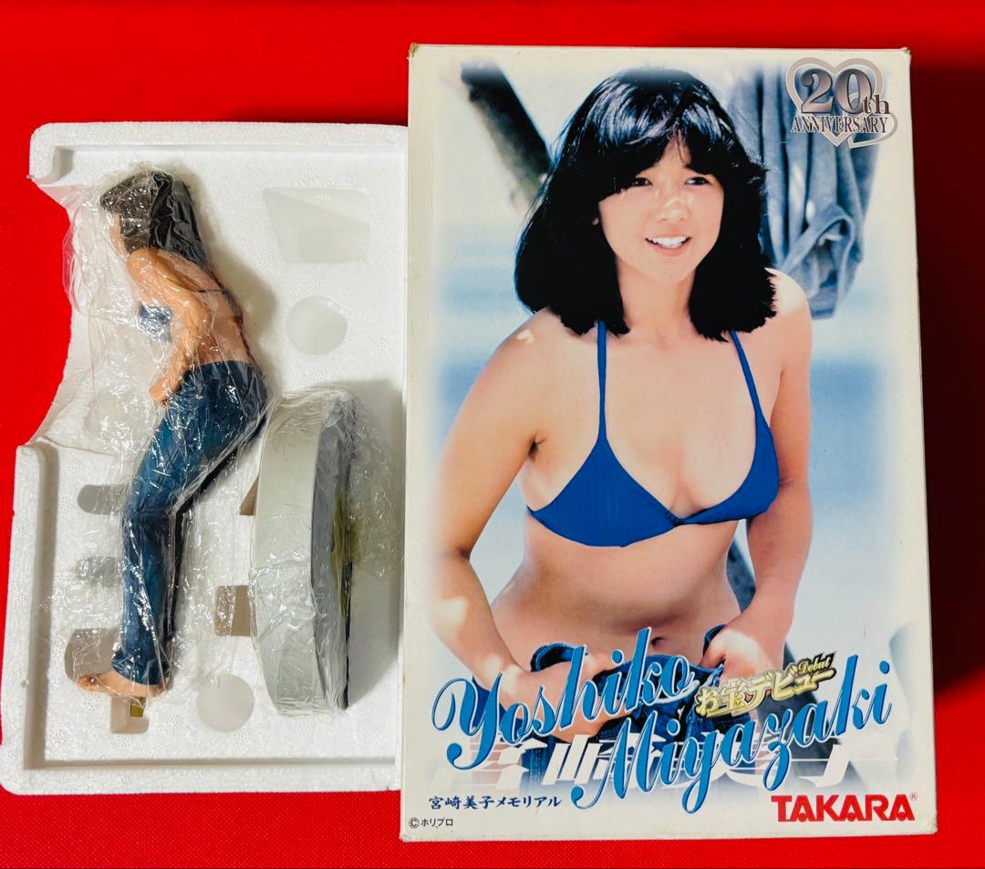 斉藤哲夫のCMソングで人気爆発した 宮崎美子のフィギュアとカメラマン