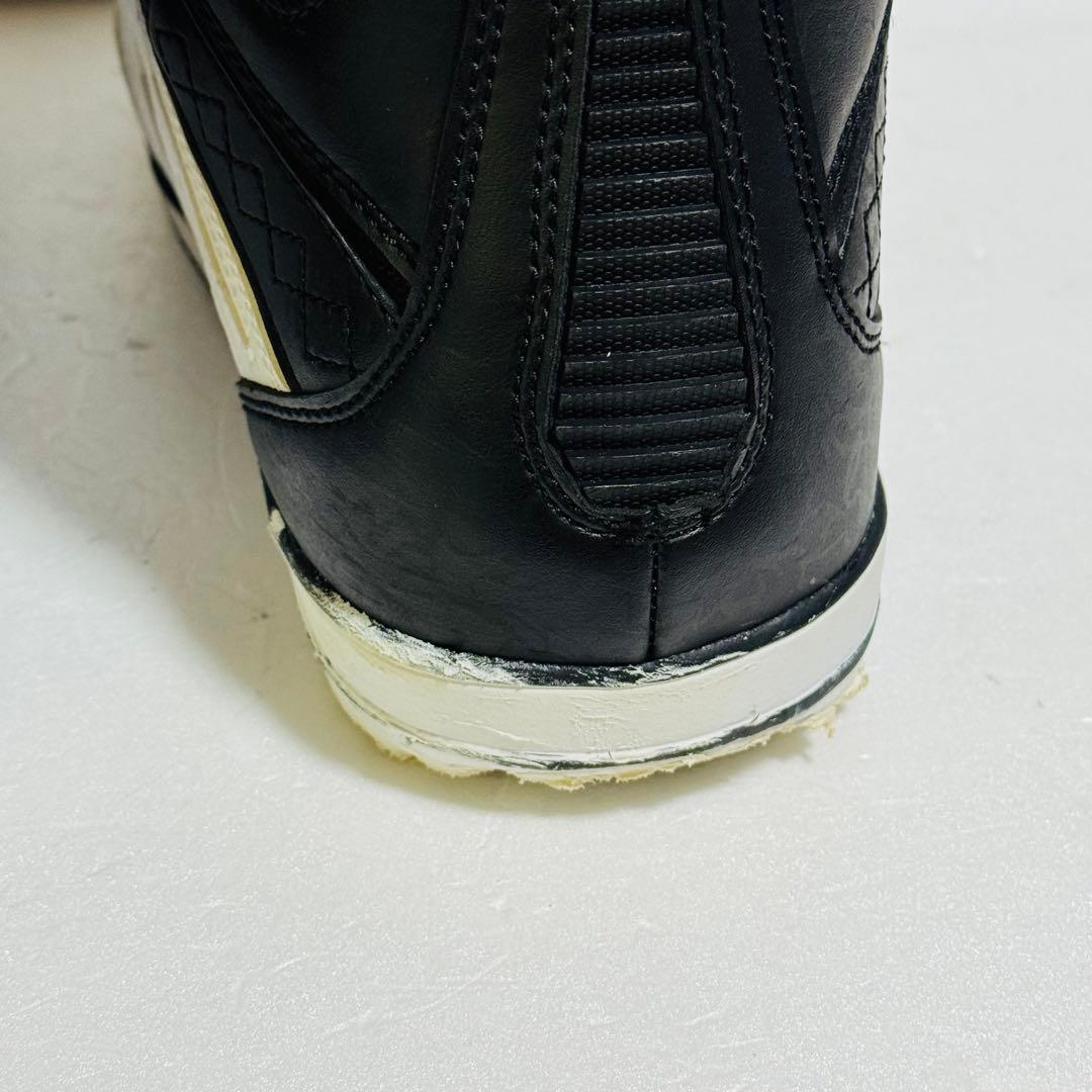 27cm スノーボードブーツ 黒/赤/白初心者BoAダイヤル式簡単27センチ