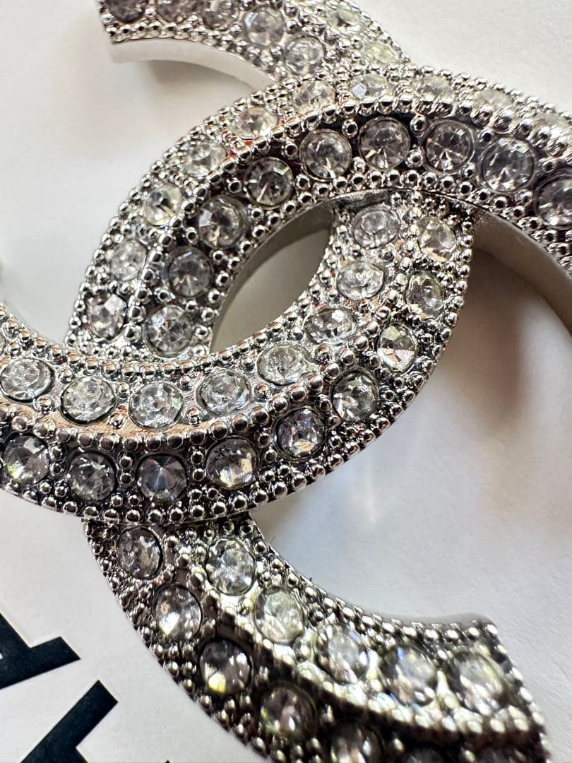 CHANEL CCロゴ ブローチ シルバー ラインストーン