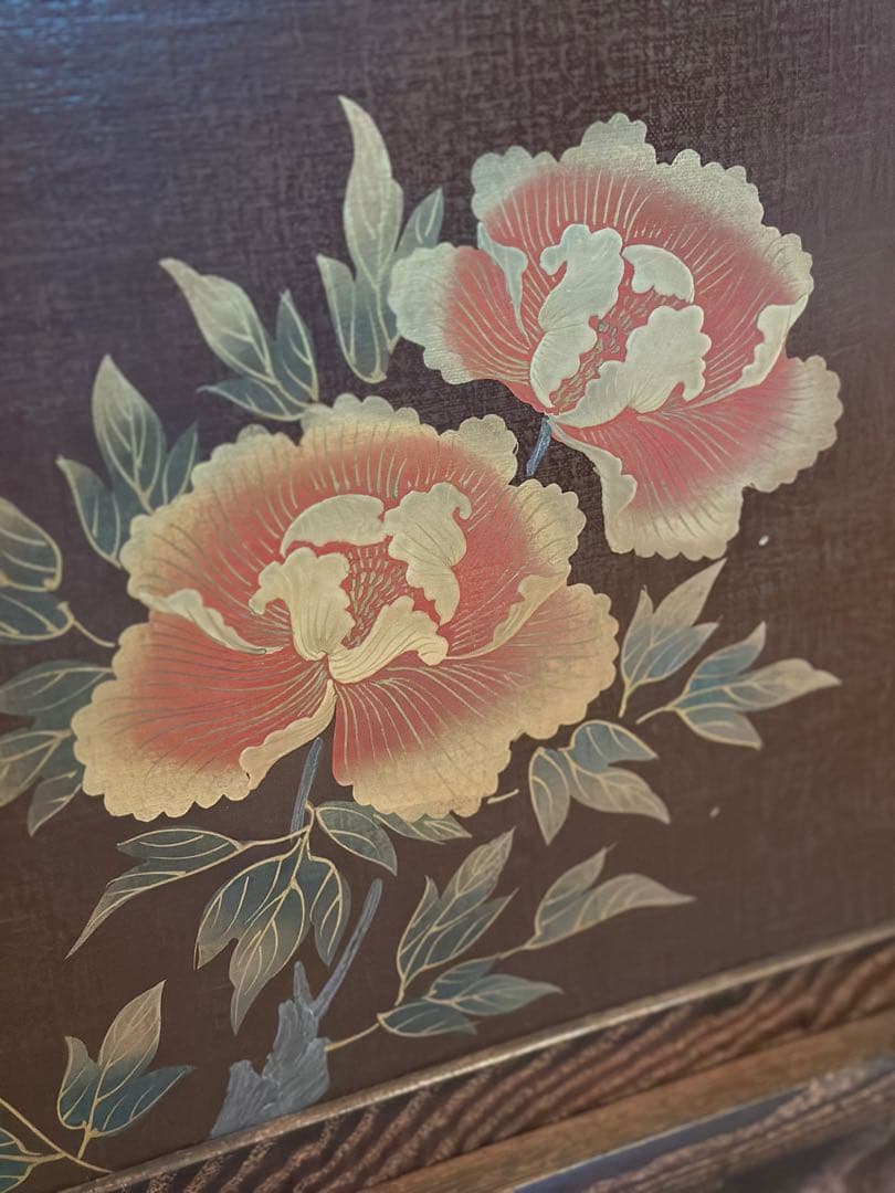 木製ガラス扉収納棚 花柄