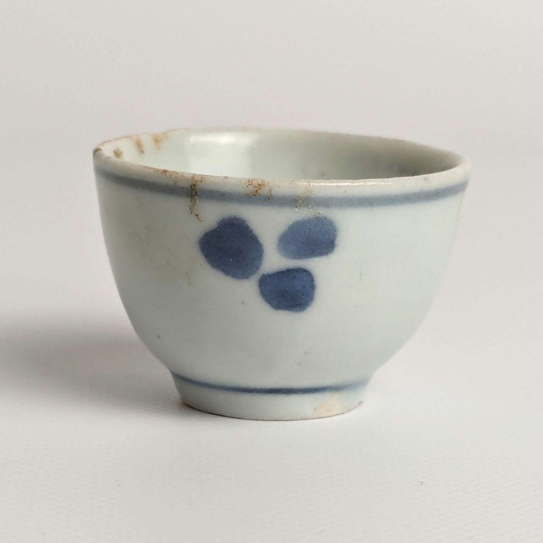 初期伊万里　染付ぐい呑　17世紀　葡萄葉文　　染付盃　酒器　猪口