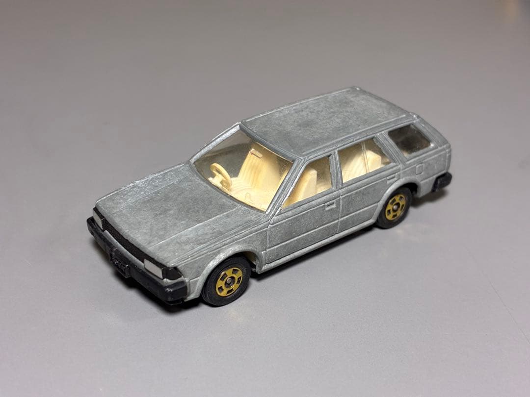 トミカ 日本製 日産 ブルーバード ワゴン 無塗装