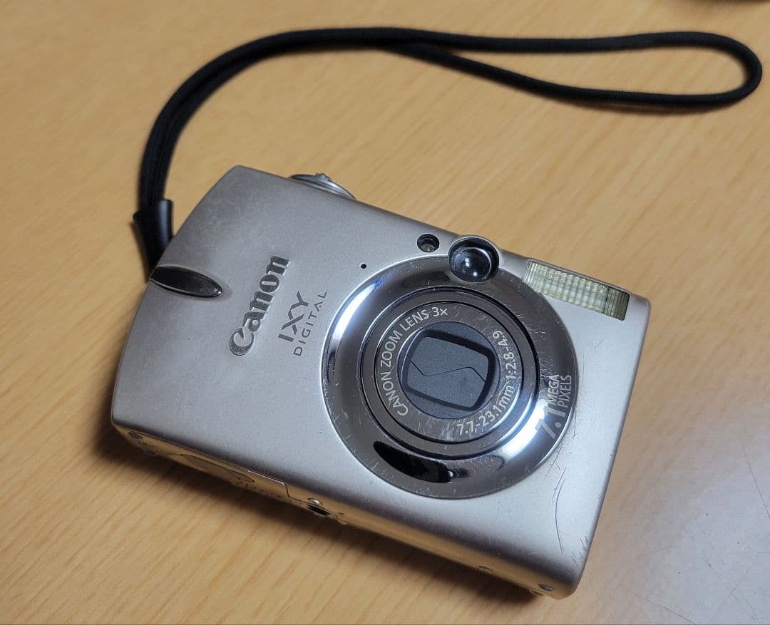 Canon IXY DIGITAL 700 　7.1メガピクセル　デジタルカメラ