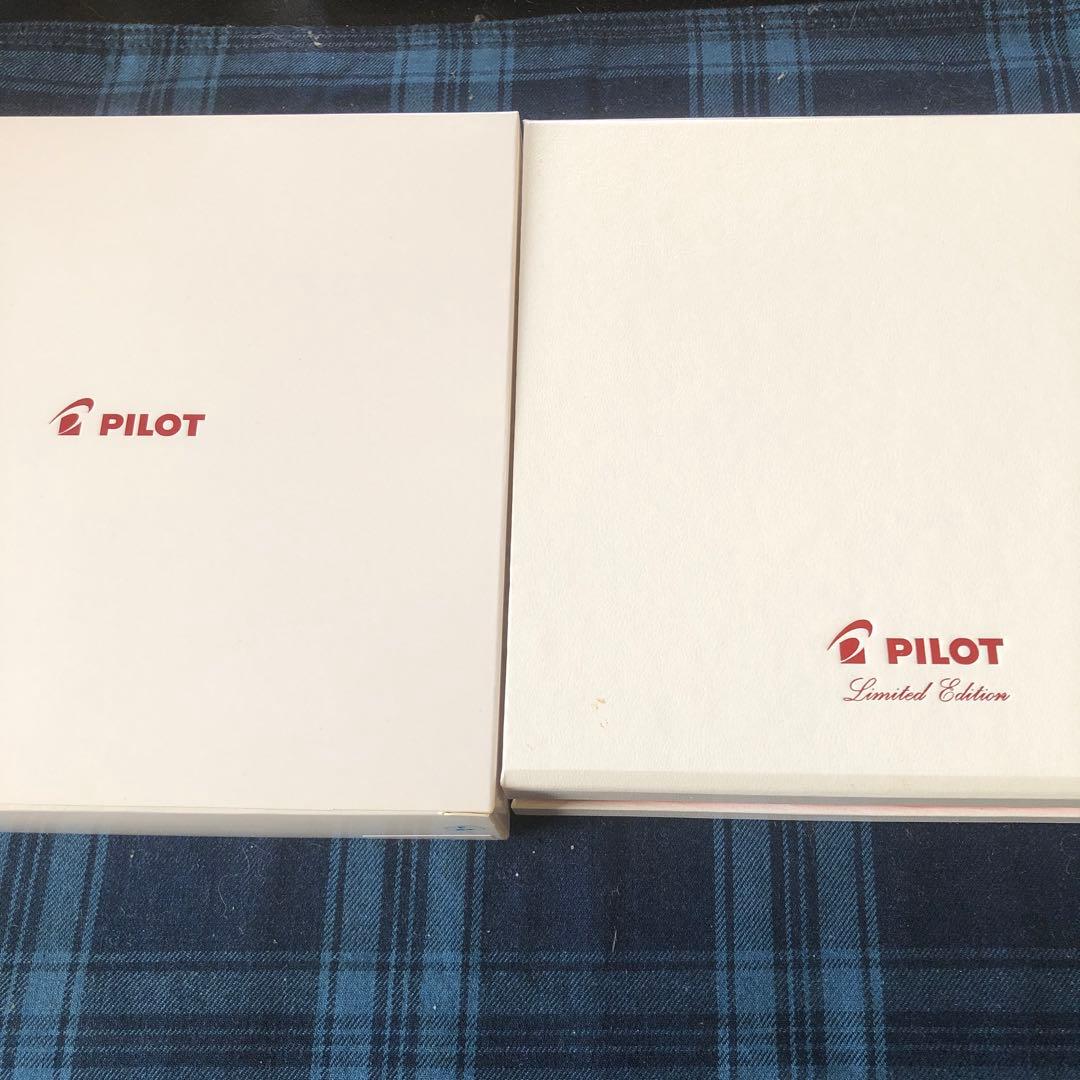 パイロット　キャップレス万年筆　2017年限定　クリムゾンサンライズ　細字Ｆニブ