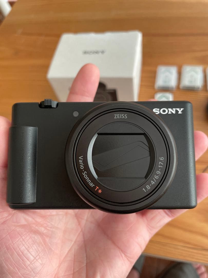 [美品]SONY ZV-1M2 + バッテリー x 5 (純正品)