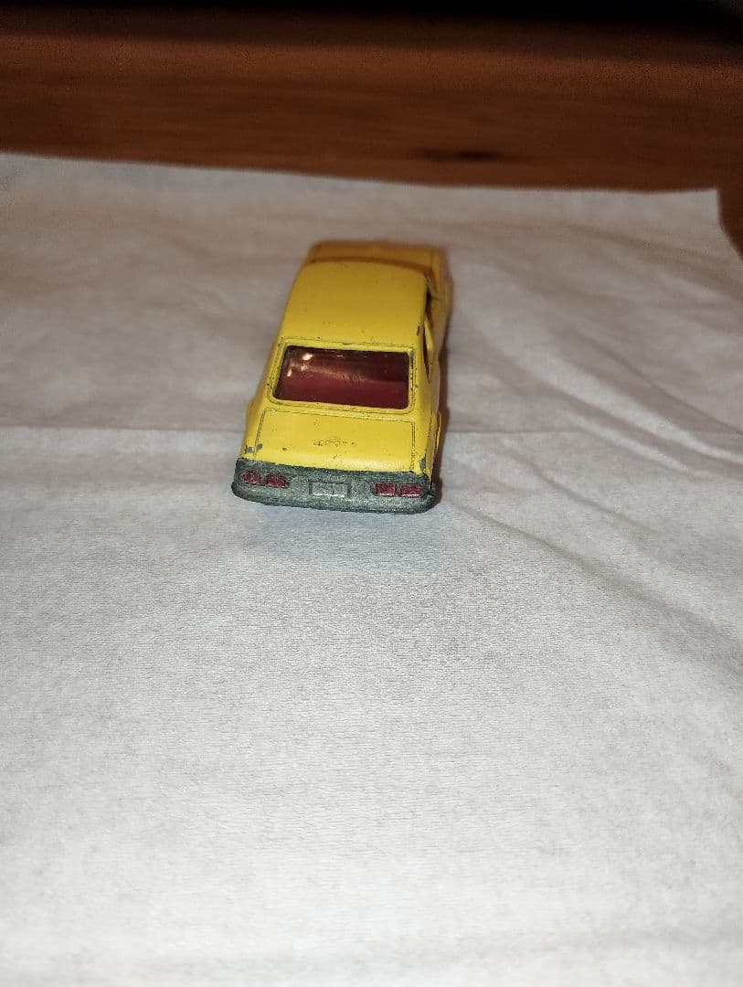 黒箱トミカ　NO.11 トヨタ　スプリンター　1200SL　香港製　黒箱