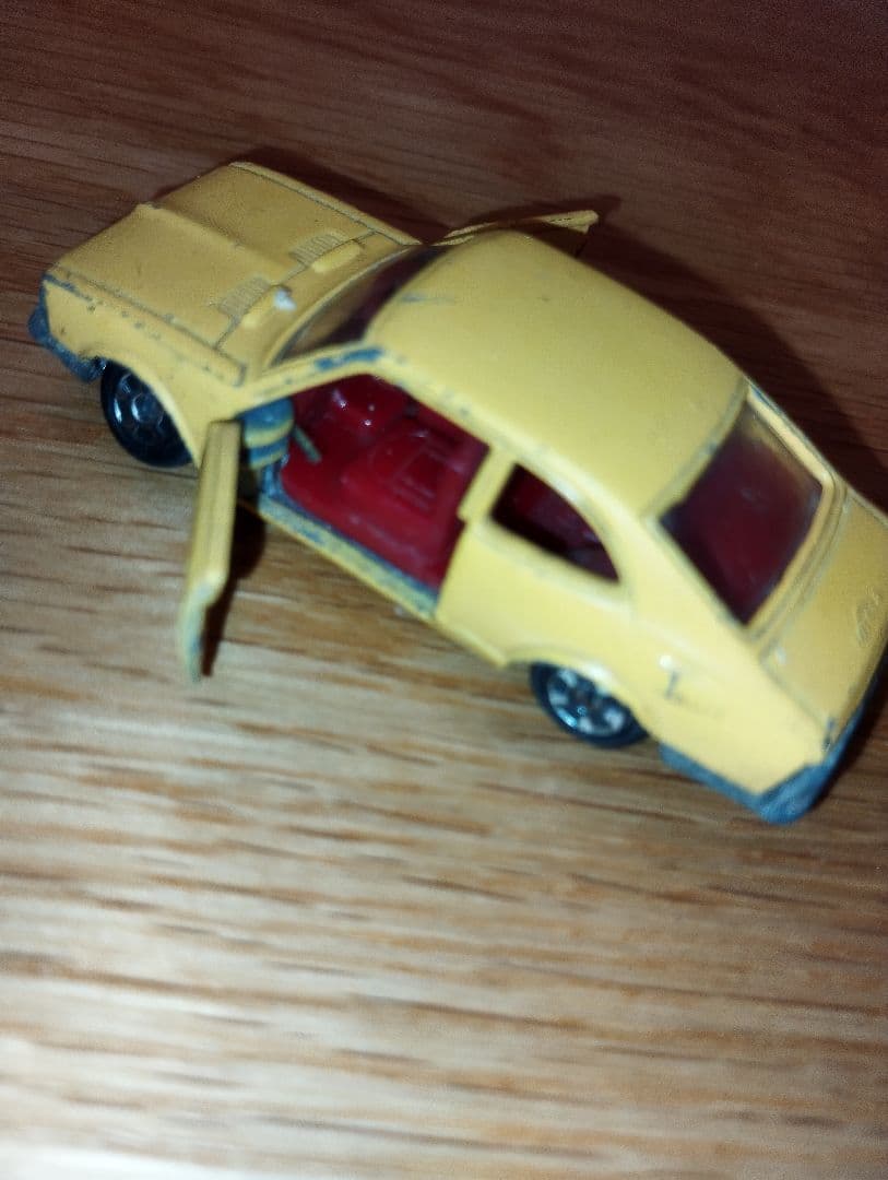 黒箱トミカ　NO.11 トヨタ　スプリンター　1200SL　香港製　黒箱