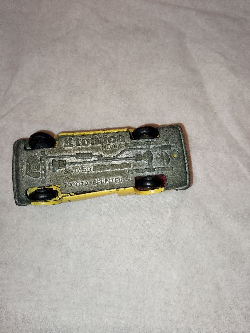 黒箱トミカ　NO.11 トヨタ　スプリンター　1200SL　香港製　黒箱