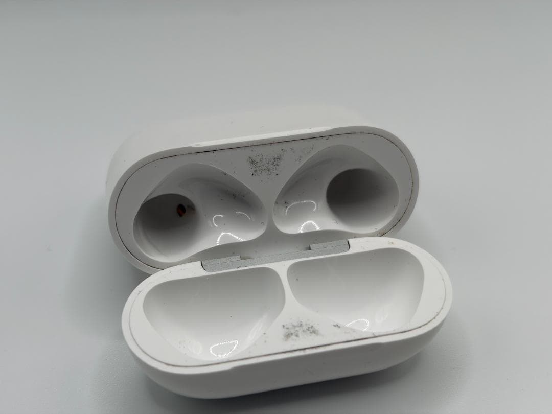 よ*ん様 AirPods4ノイズキャンセリング　イヤホン充電ケース箱一式