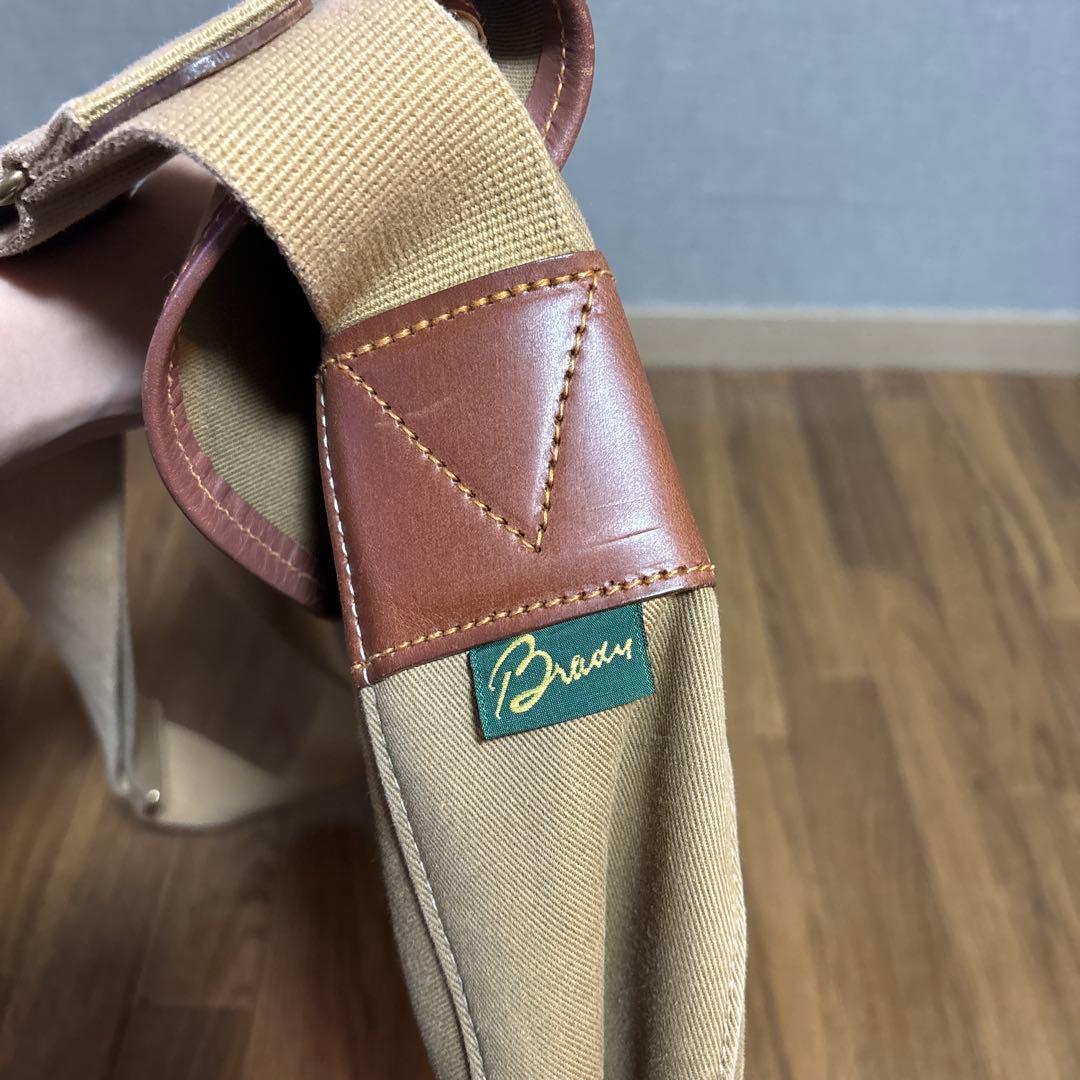 Brady ショルダーバッグ