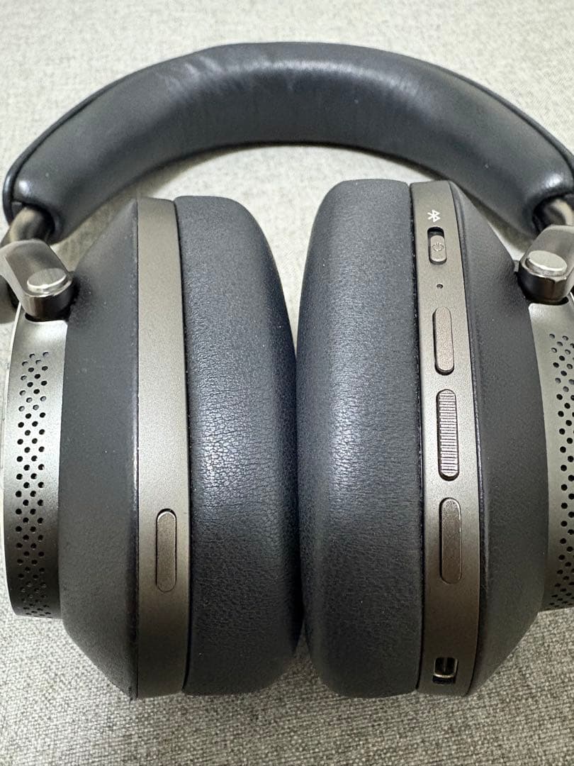 Bowers & Wilkins PX8 ワイヤレスヘッドホン ブラック