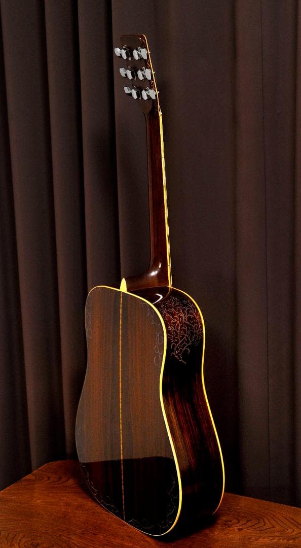 ★MORRIS Wシリーズ　ストリートミュージシャンに贈る舞台【彫刻装飾ギター】